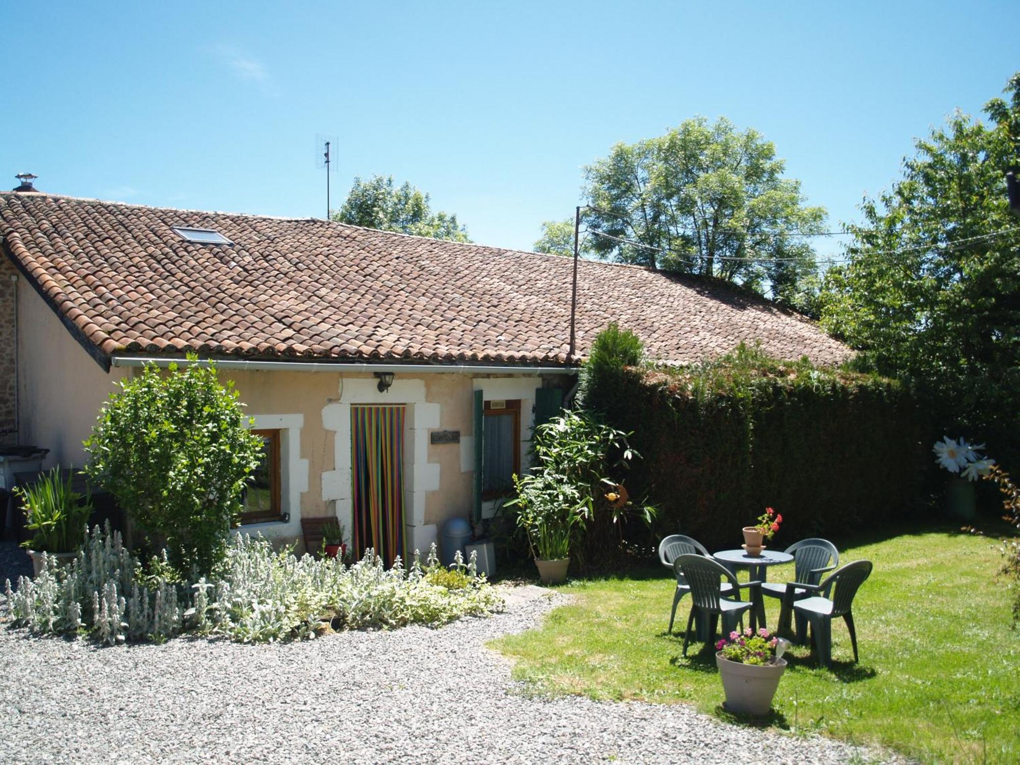 Tranquille Vienne Gites A Chirac Dept Charente Exterior foto