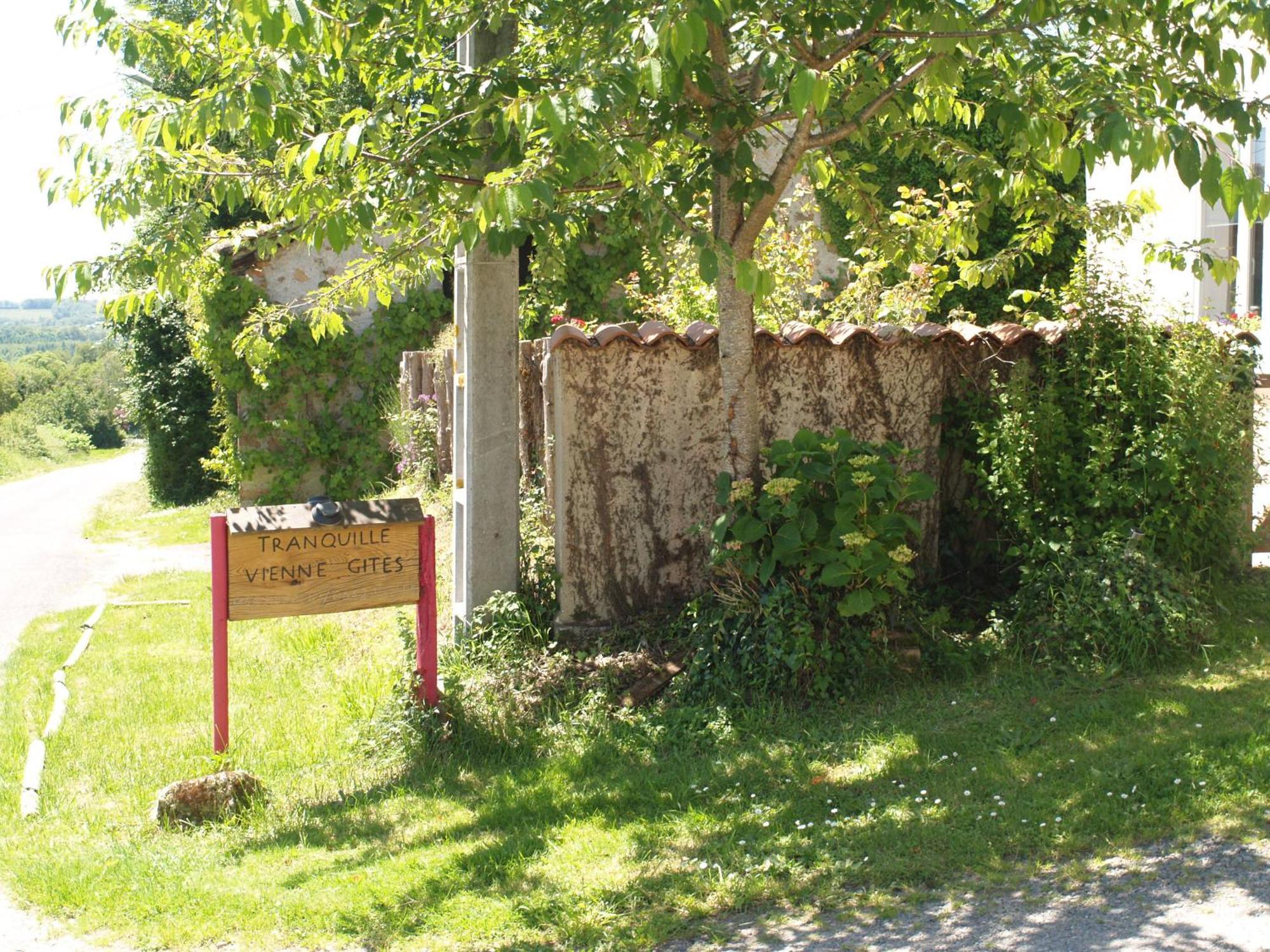 Tranquille Vienne Gites A Chirac Dept Charente Exterior foto